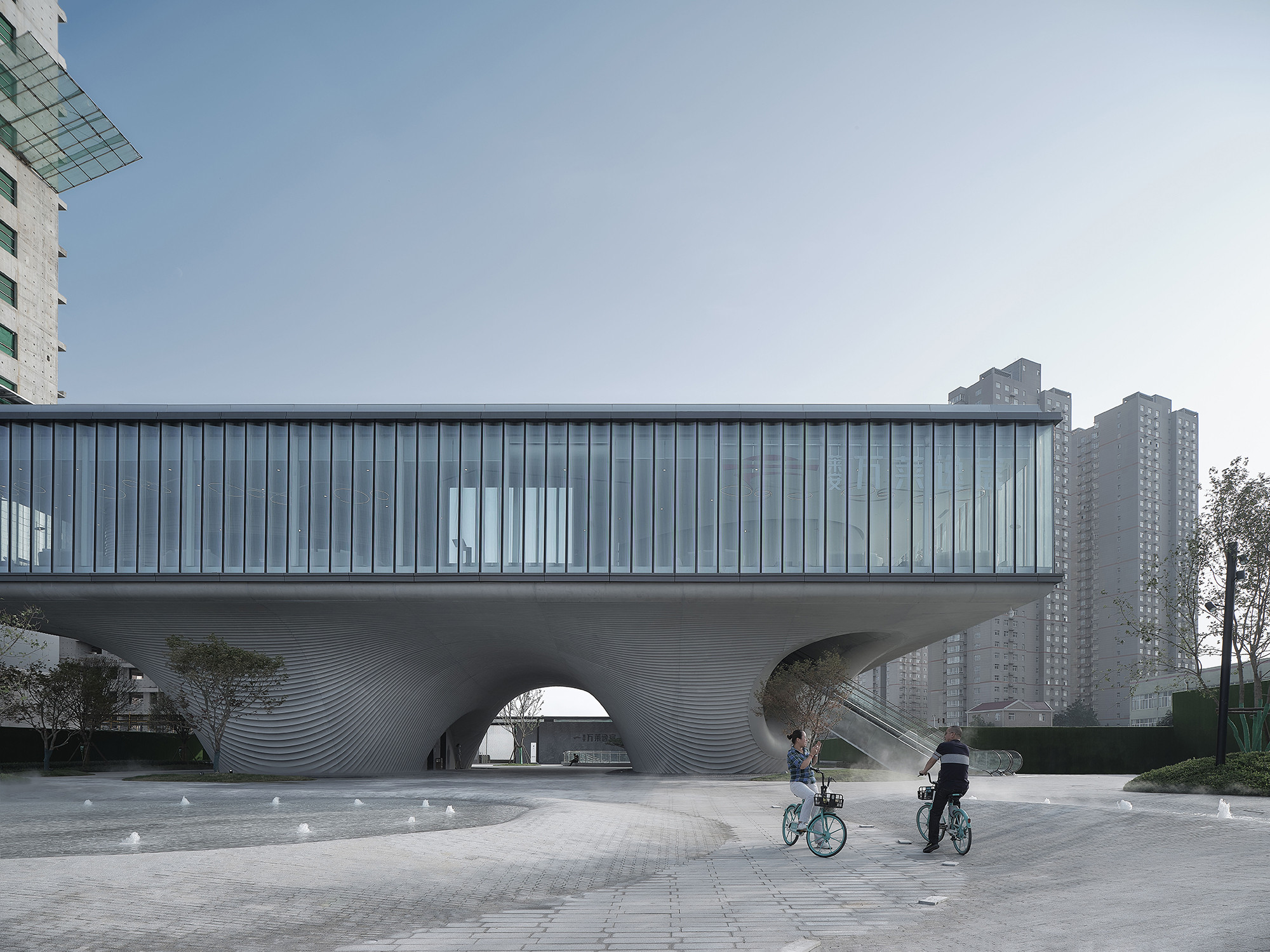 西安沣东新城莱安社区中心：漂浮之门 / EID Architecture -1