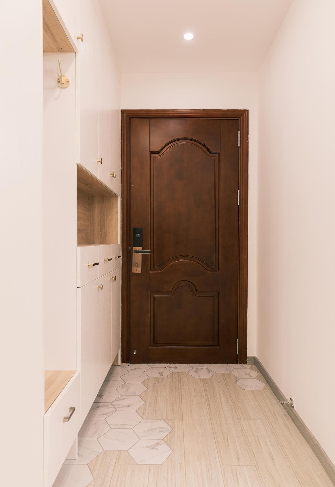 奶杏色客厅与六角形地砖的完美融合-0