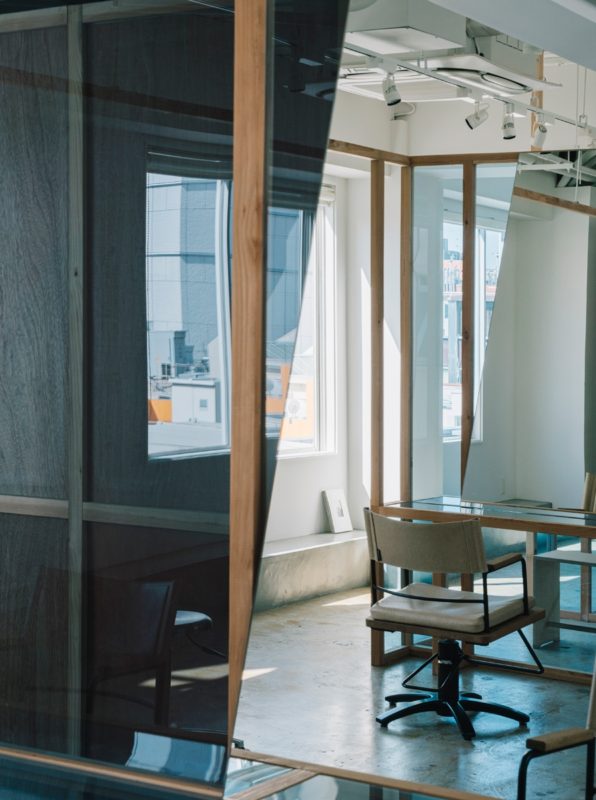 由于neute并非常见词汇，不清楚其确切含义，无法提供准确翻译 丨未明确提及整体设计方,涉及榎本太一,宇坪伸二等相关人员-56