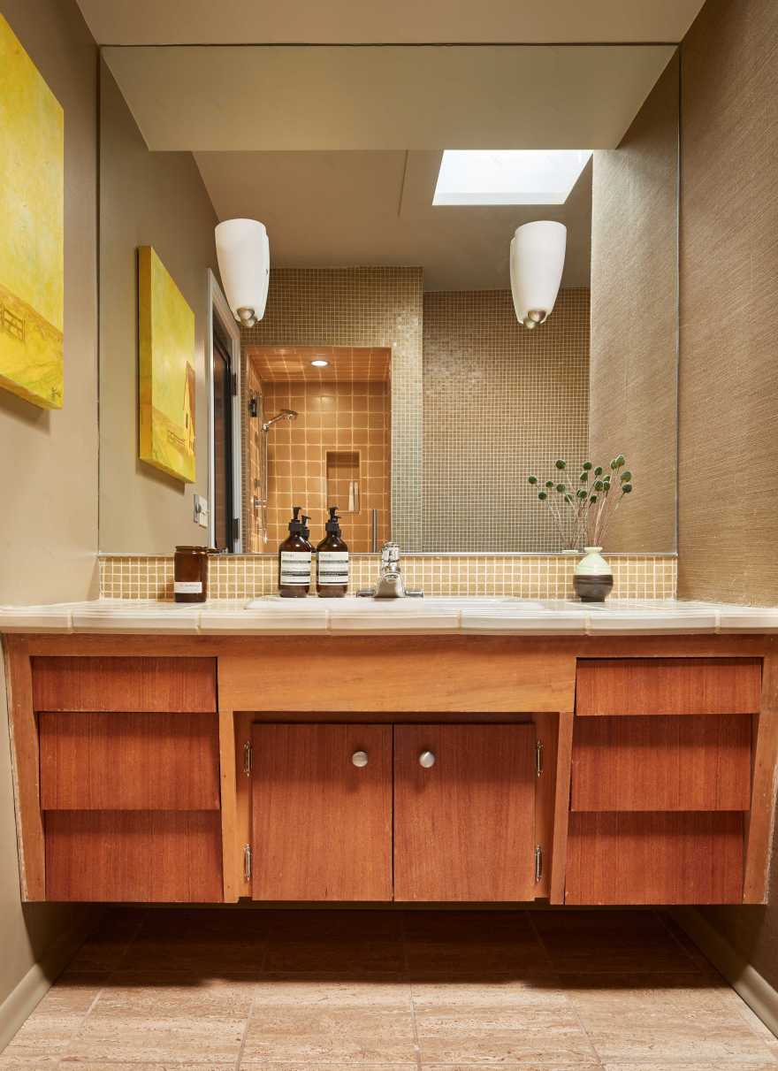 mid century queen anne condo-7