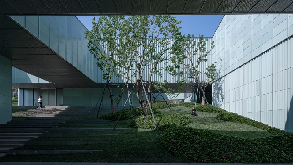 雅达剧院 | 自然与人工的平衡,身体与地貌的体验-27