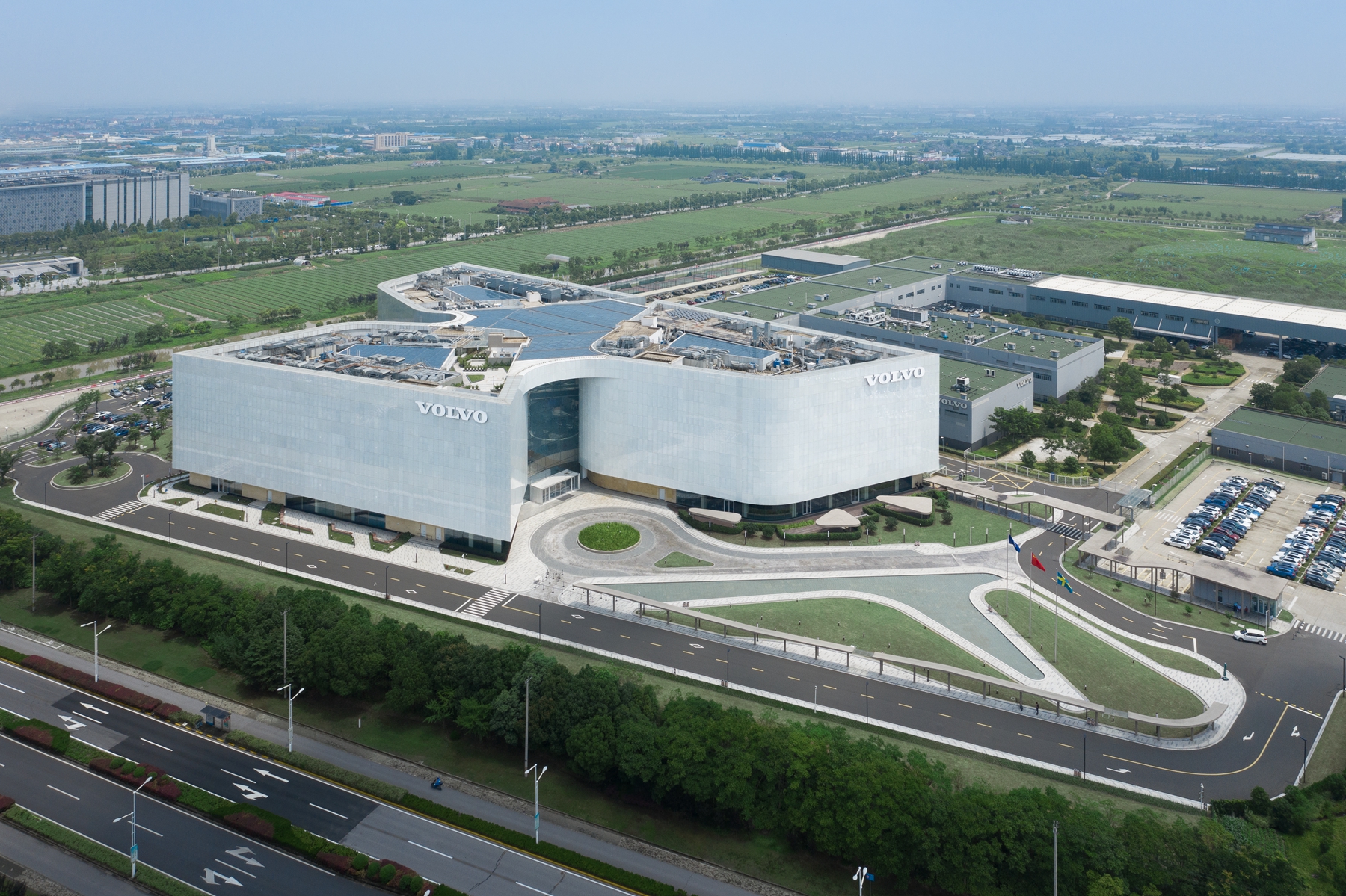 同济院作品：沃尔沃汽车亚太区总部，干练又柔和-1