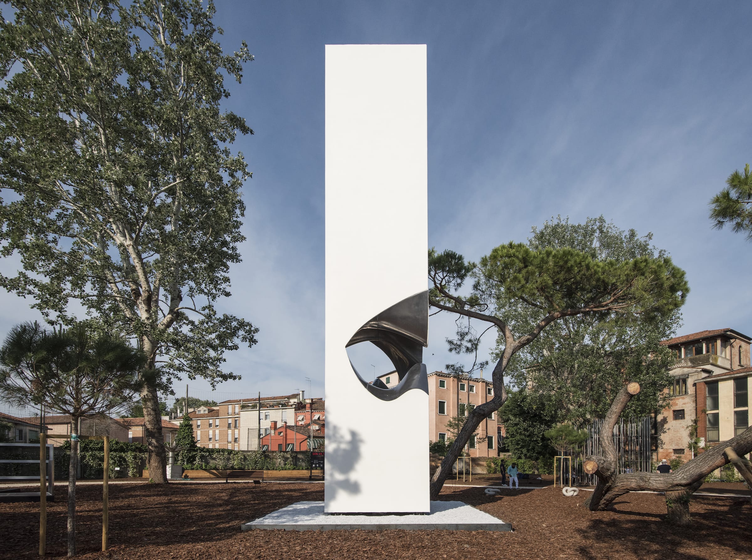 第16届威尼斯双年展上的艺术装置-11