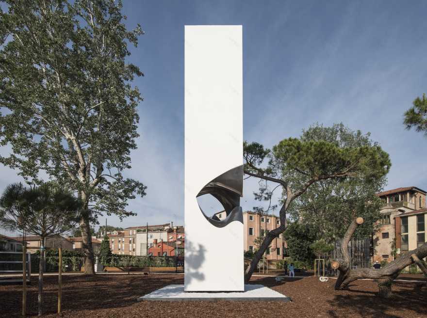 第16届威尼斯双年展上的艺术装置-11