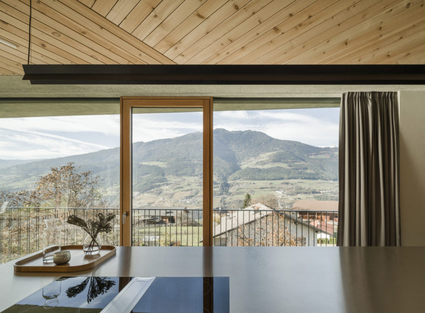 Pentagonal House on the Hill created by MoDusArchitects on a hillside in Italy 意大利一座山坡上由莫杜什建筑师在山上建造的五角形房屋-29