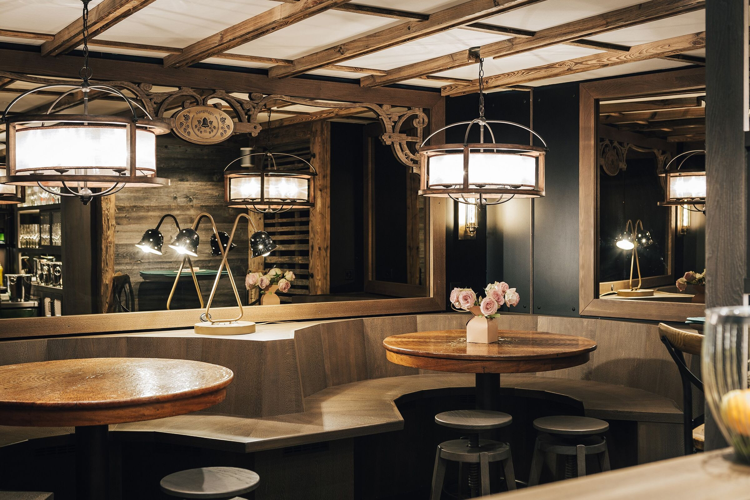 COCC· and coherent 打造瑞士圣加仑老城区温馨酒馆-41