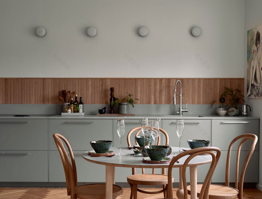 原木与灰色共舞,打造独特斯堪的纳维亚风格公寓-7