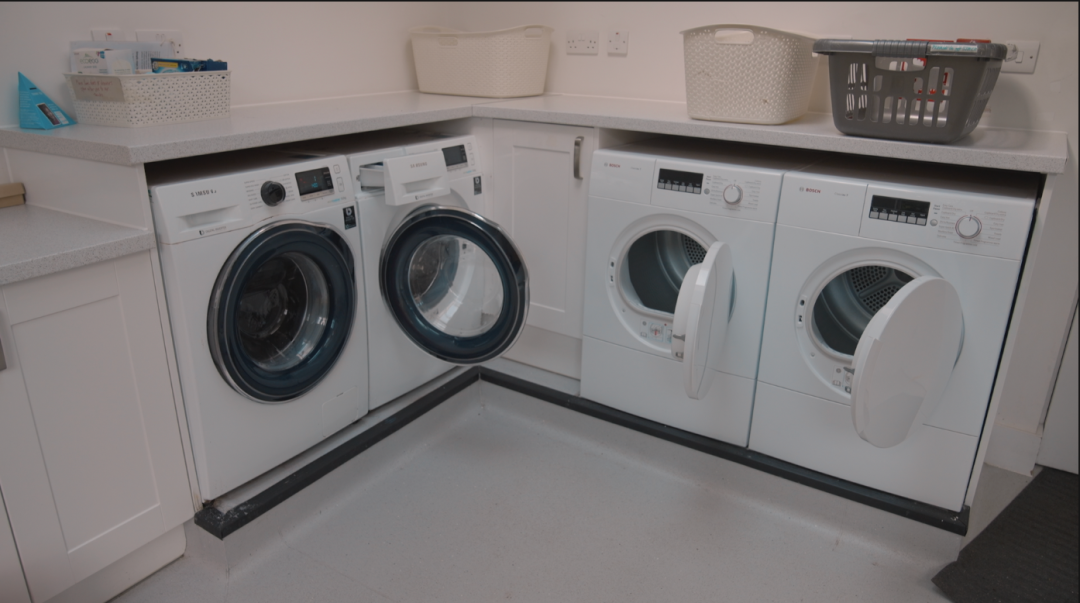 26个大龄女性共建养老社区，男友可以留宿-48