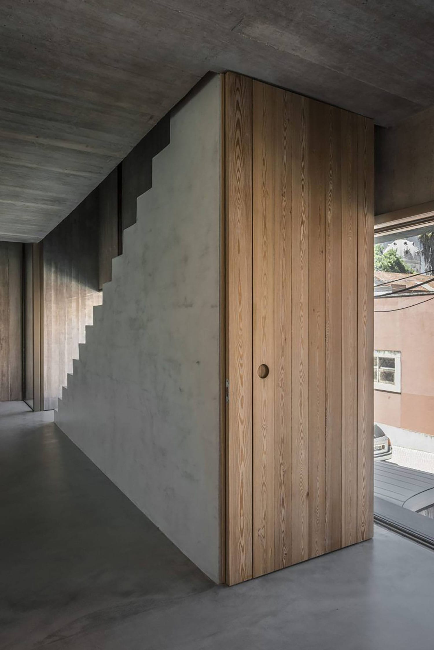 极简主义葡萄牙之家,悬浮泳池成焦点-26