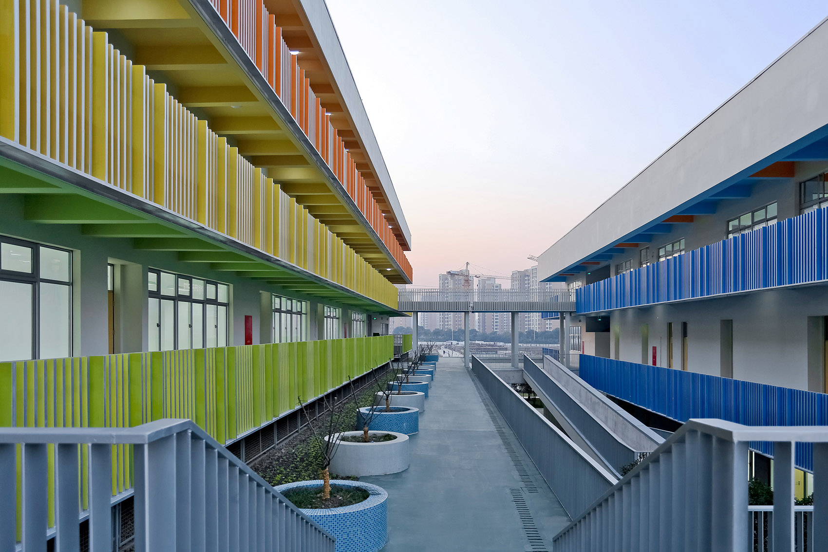 崧淀路中学校园,上海 / 致正建筑工作室-65