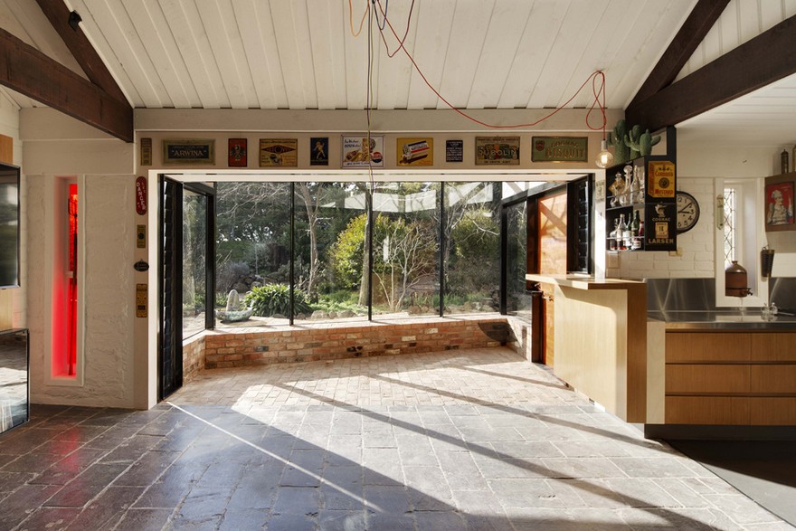 Modern Glass Extension Upgrading Mud Brick House in Victoria-21