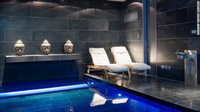 伦敦带泳池和高尔夫场地的地下室住宅丨英国伦敦-0