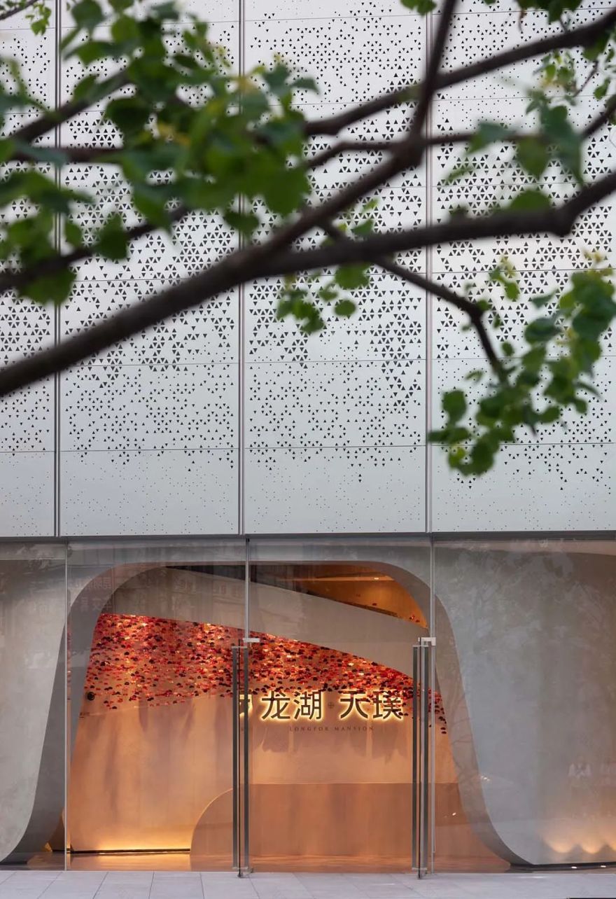 昆明龙湖·天璞售楼处 | 花都的浪漫共生-15