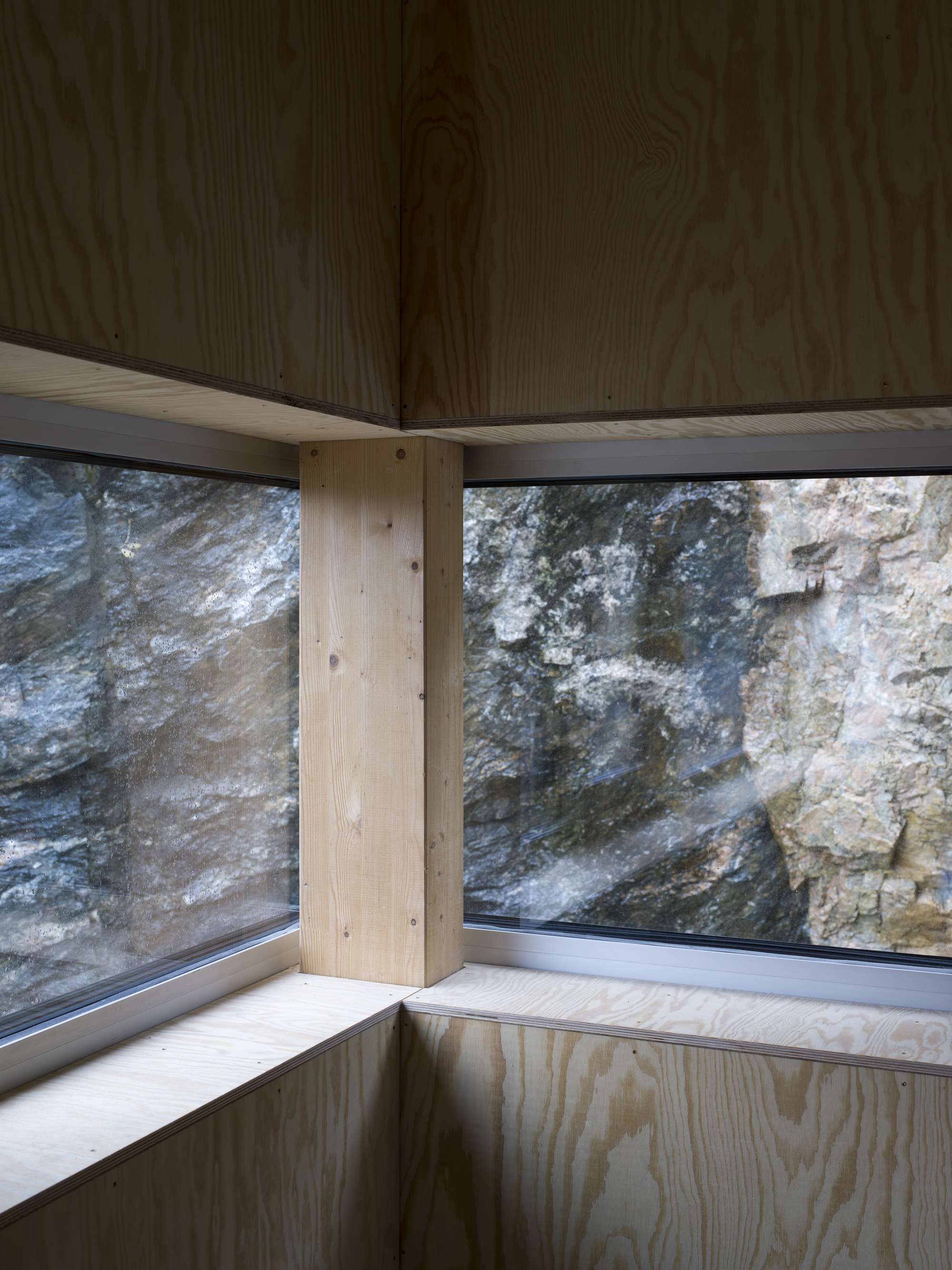 挪威别墅设计,岩石与玻璃的现代演绎-20