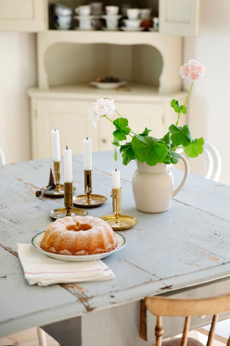 瑞典乡村小店改造的明亮温馨夏日小屋-5