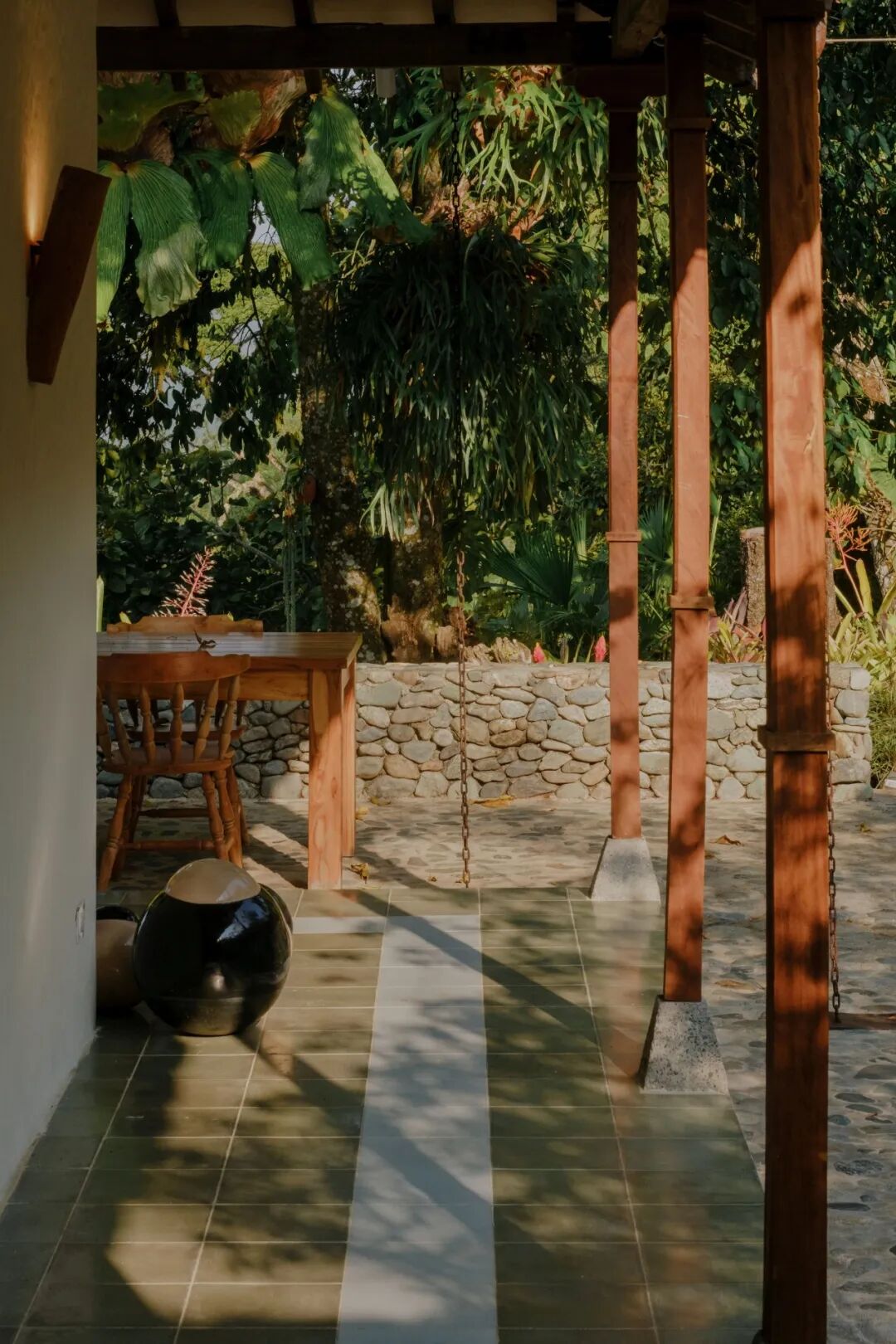 卡萨拉斯玛格丽塔斯公寓（Casa常见指房子、公寓等，由于缺乏更多背景信息，一般以公寓来常见处理，但根据具体场景这里也可能表示其他场所；Las Margaritas音译过来是拉斯玛格丽塔斯 ，它可能是具体的人名、地名等，可根据实际情况进一步确认指代对象及更合适的译法，如果是酒店、度假村等也可纠正信息重新让我翻译 ）丨哥伦比亚丨Trópico Arquitectura-20