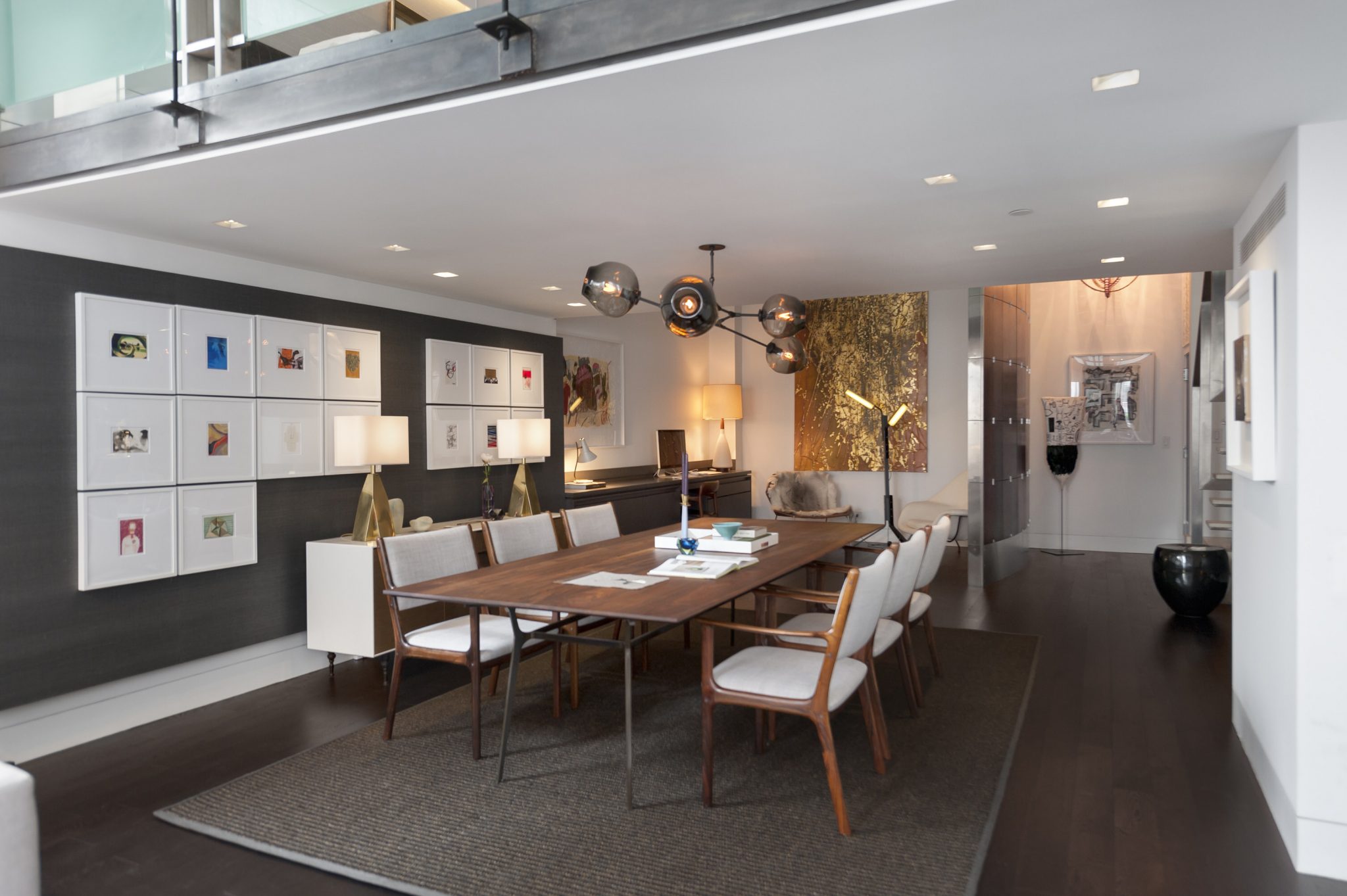 MRTA 打造现代艺术画廊般的切尔西复式公寓-8