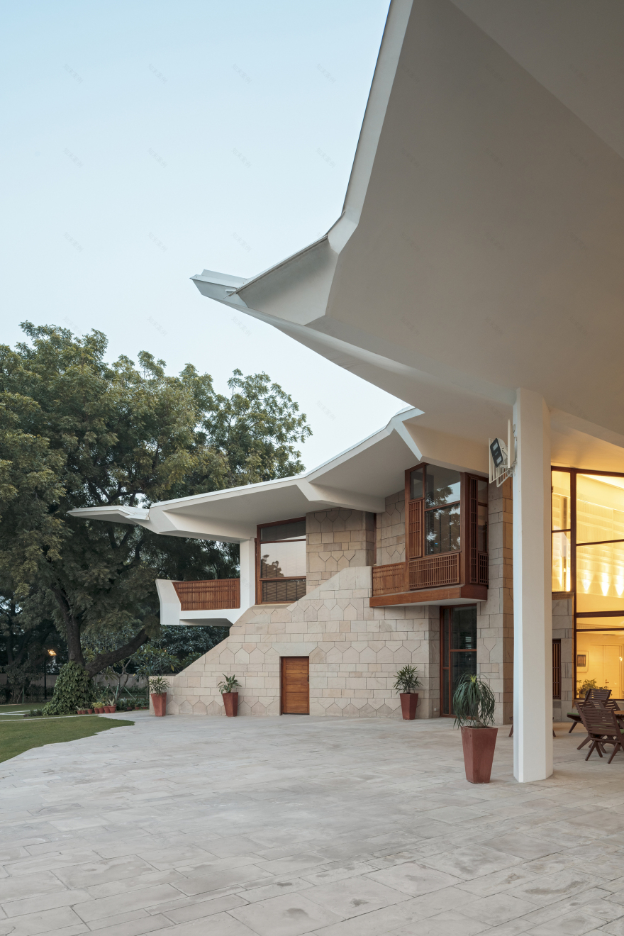 ALA Architects 巧手回春:芬蘭駐印度大使館的修復工程,尊重並延續 Reima 和 Raili Pietilä 原始設計,結合現代化設施與在地元素,讓歷史建築重現光彩 | FAM-7