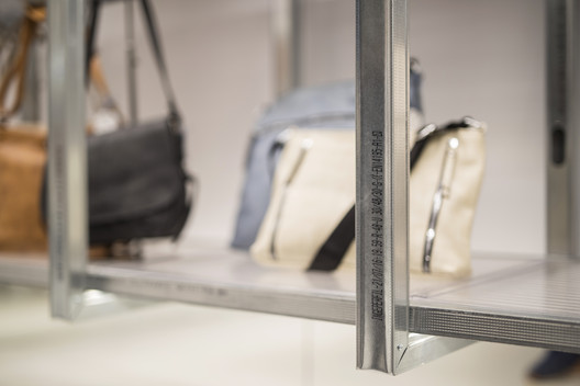 巴塞罗那某商店金属型材改造货架项目丨西班牙巴塞罗那丨Dear Design-36