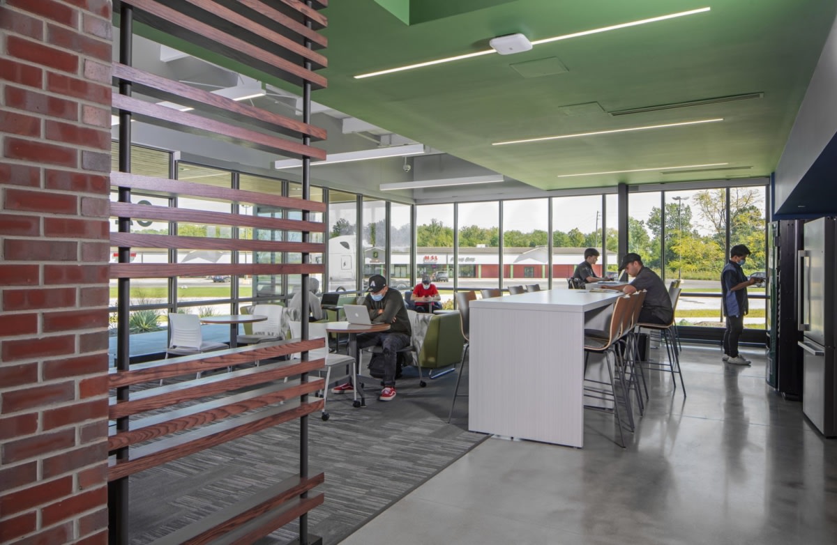 Ivy Tech 汽车技术培训中心丨美国印第安纳波利斯丨GMB Architecture + Engineering-13