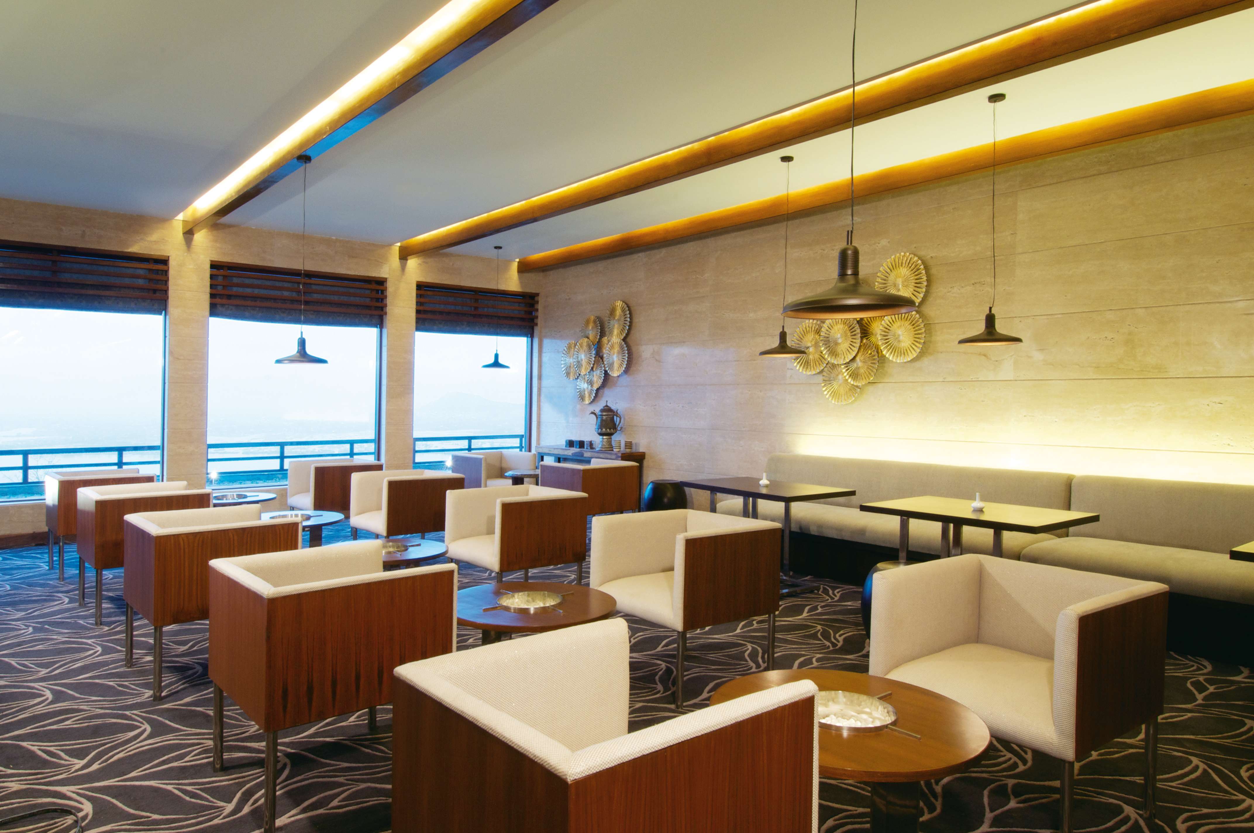 Vivanta by Taj   Dalview  Srinagar-9