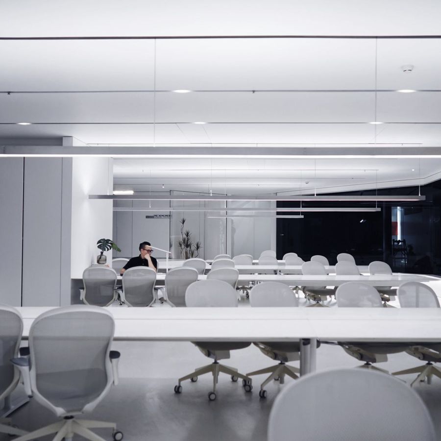 伍拾伍设计事务所 | 行云流水,沉稳优雅的办公室设计-18