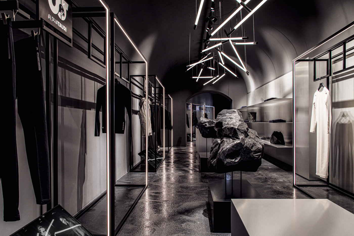 Anastasiya Gushchina丨服装店丨AlphaTauri Getreidegasse-2