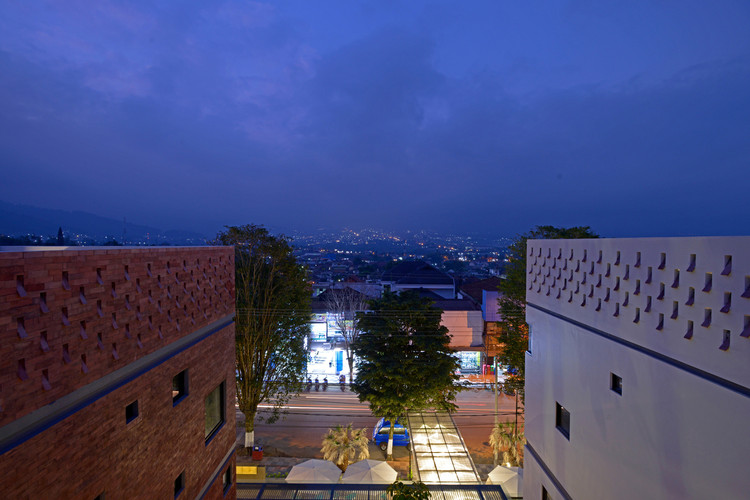 印尼巴图市 Arjuna 酒店——自然融合的环保设计-7