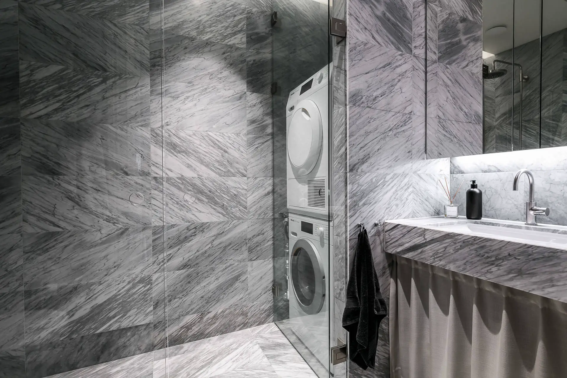 28 平米酒店式豪华公寓，厨房设计成亮点-9