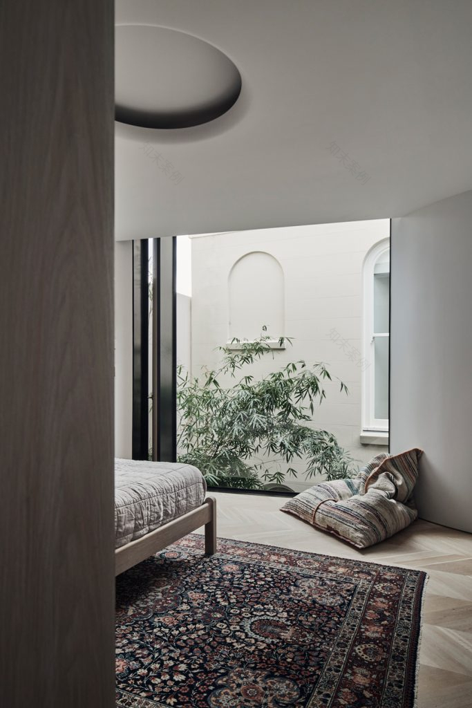 Two Parallel Buildings Above Sydney Harbour | Chenchow Little-29