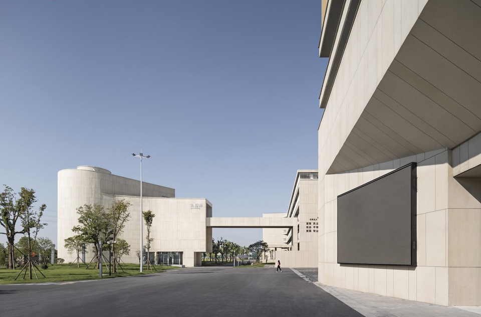 江苏省靖江高级中学新校区丨中国江苏丨江苏中锐华东建筑设计研究院有限公司荣朝晖工作室-111