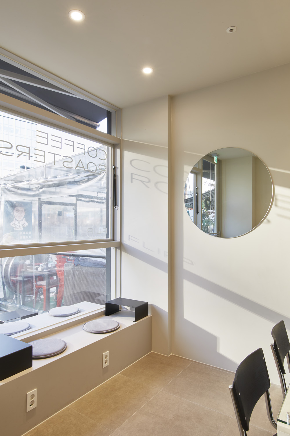 13 平米极简咖啡厅 | 小空间的大设计-12