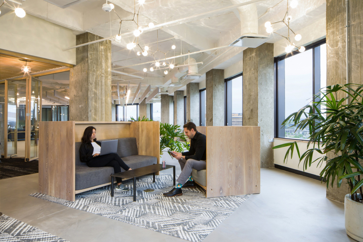 Austin 初创公司 RigUp 现代温馨办公空间-17