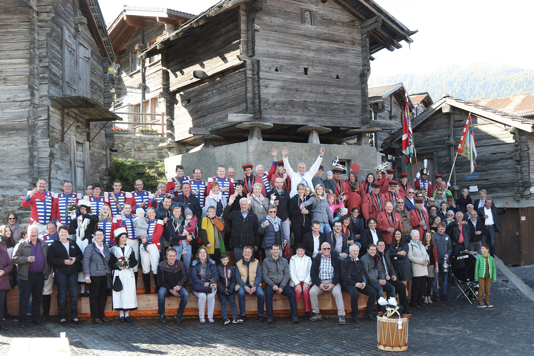 小镇广场及家具，瑞士 / Fernando Menis Architects-29