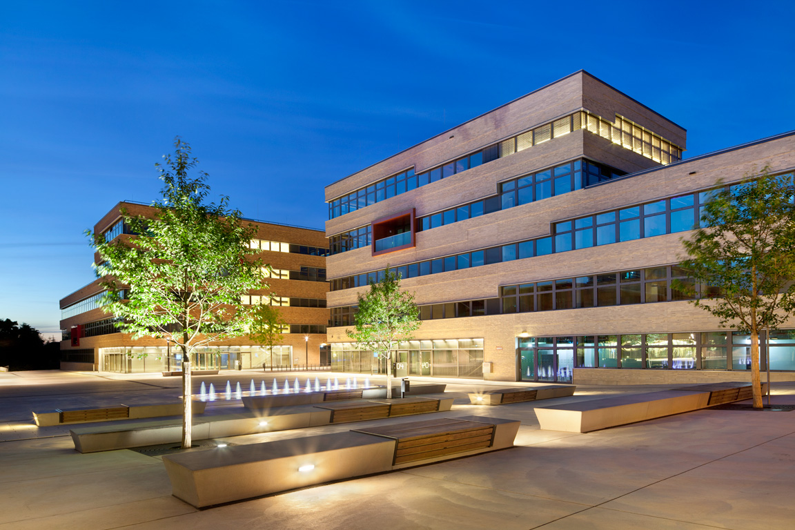 鲁尔西部应用科技大学新校区设计-31