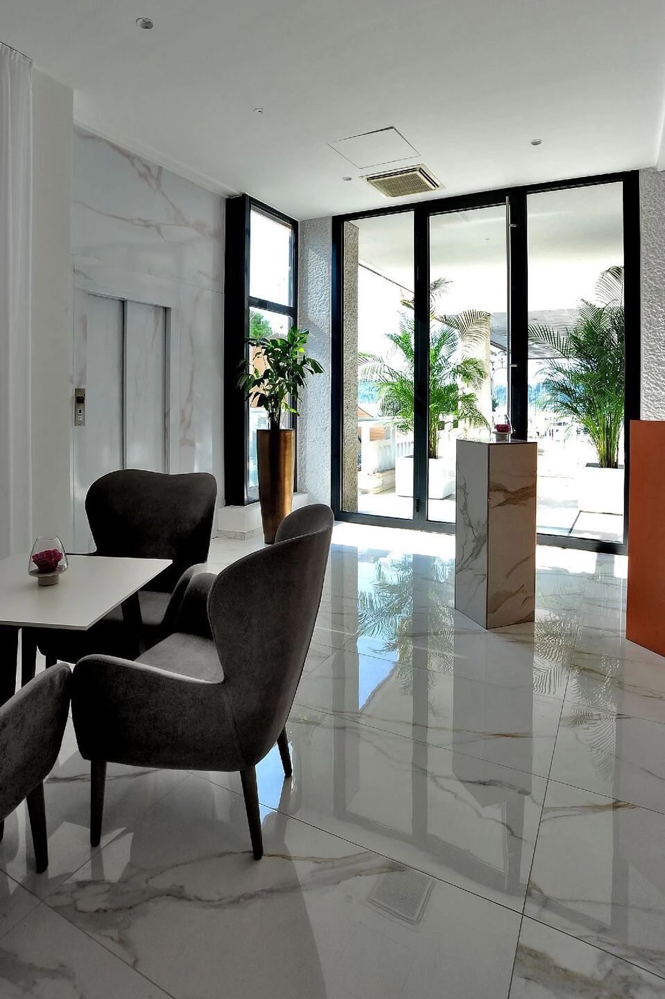 斯洛文尼亚阳光海岸优雅餐厅设计-17