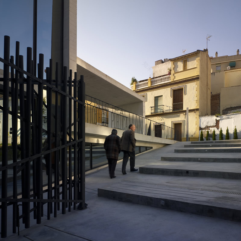 曼努埃尔·阿尔托拉吉雷图书馆-3