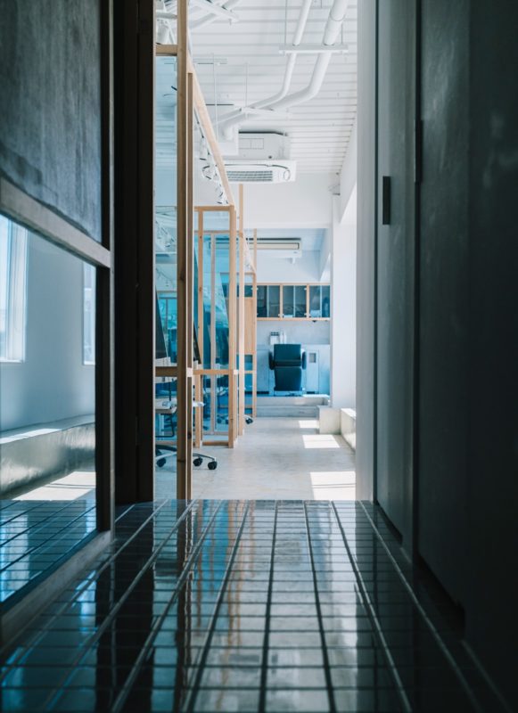 由于neute并非常见词汇，不清楚其确切含义，无法提供准确翻译 丨未明确提及整体设计方,涉及榎本太一,宇坪伸二等相关人员-48