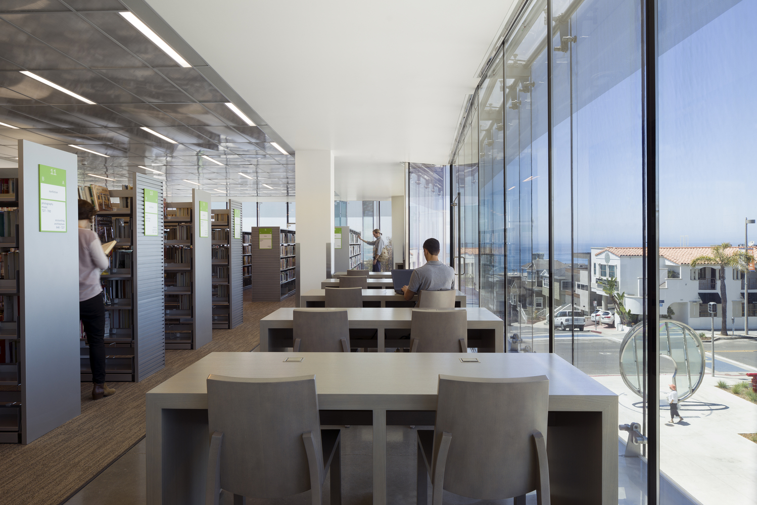 曼哈顿海滩图书馆-34