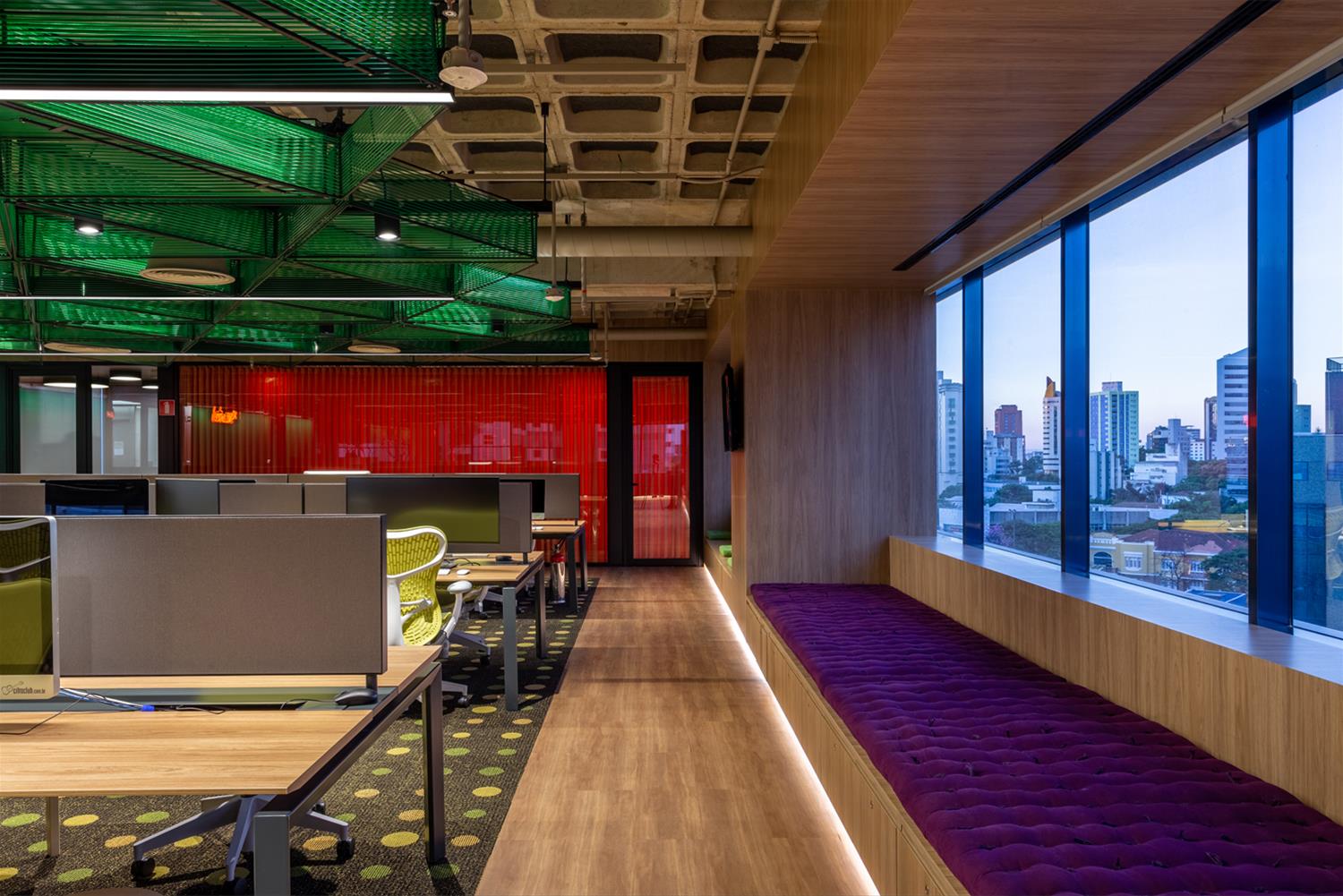 MACh Arquitetos 打造音乐字母总部，创新设计引领行业趋势-3