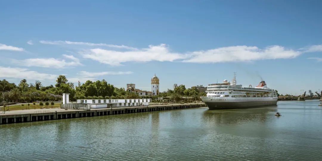 模块化集装箱码头,打造塞维利亚多功能游轮空间-25