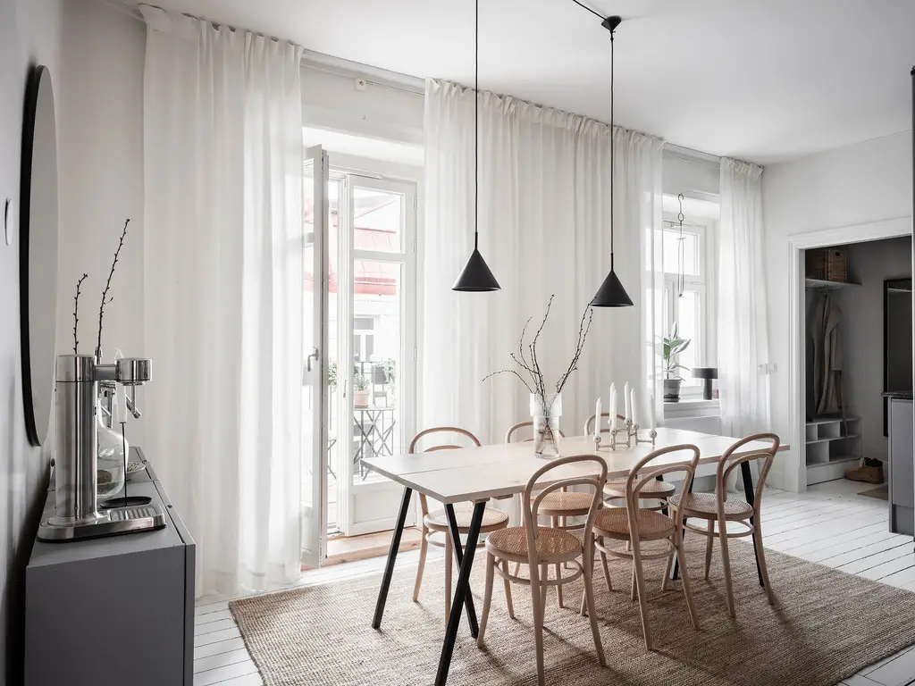 瑞典百年建筑中的温馨家庭公寓设计-9