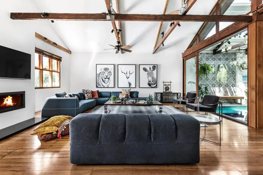 “The Stables”(马厩)-3