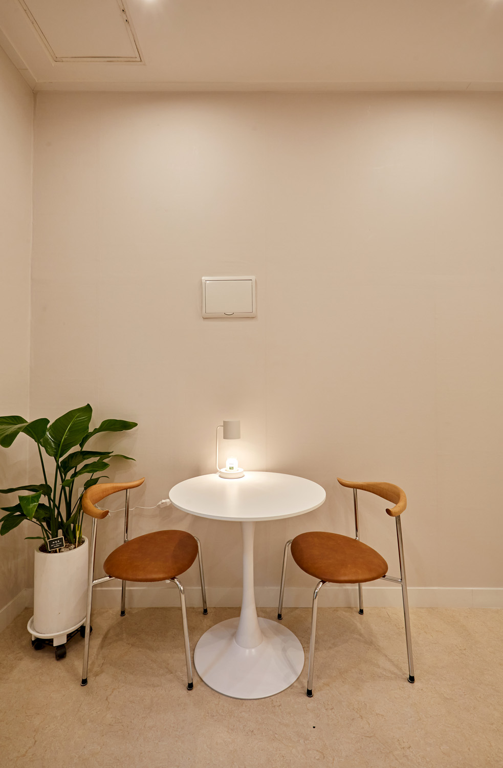 优雅温馨 12 平米皮肤商店设计-16