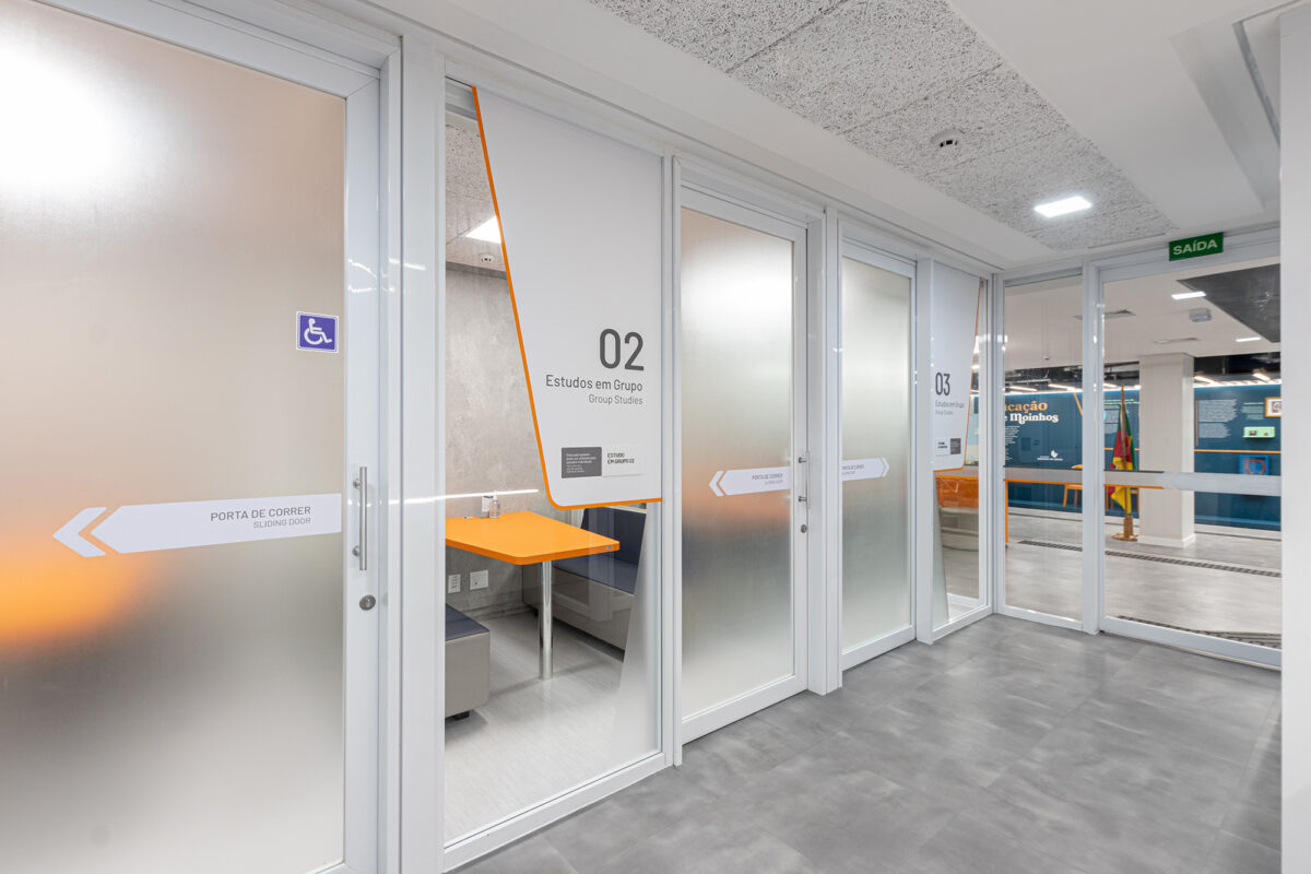 Moinhos de Vento School of Health Sciences - /STUDIOMDA - Wayfinding Design-3