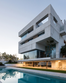 贝鲁特 AZ House | 绿洲中的地中海风格建筑
