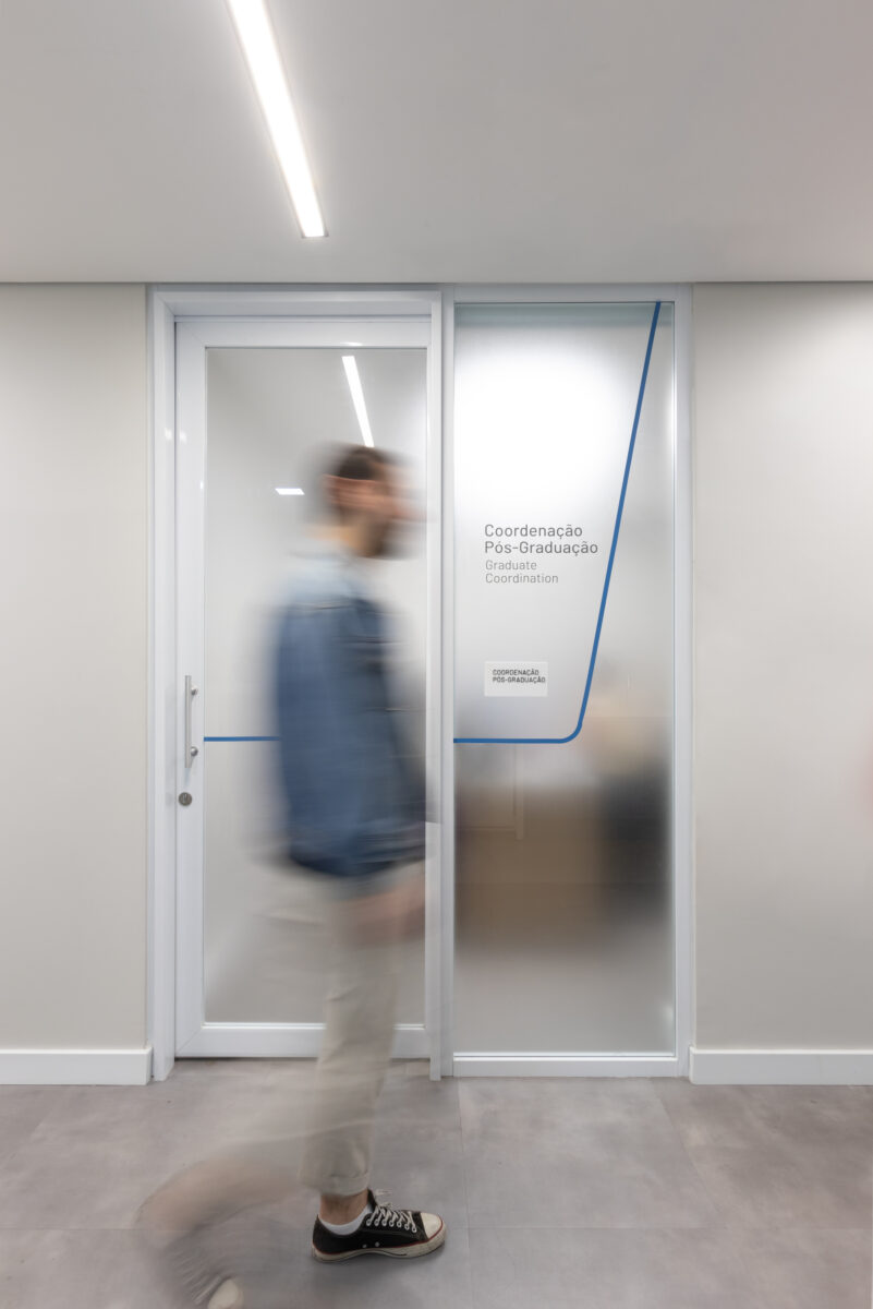 Moinhos de Vento School of Health Sciences - /STUDIOMDA - Wayfinding Design-7