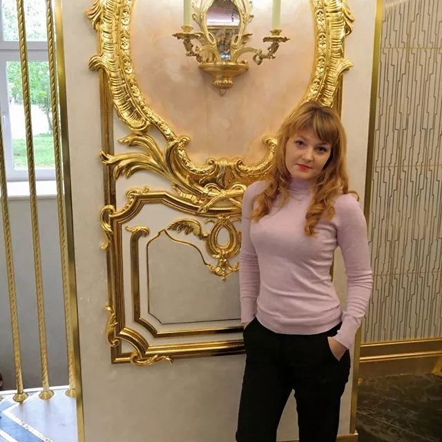 史上最壕小学！亿万土豪爆改母校，画风秒变皇宫！学生哭了，家长坐不住了......-96