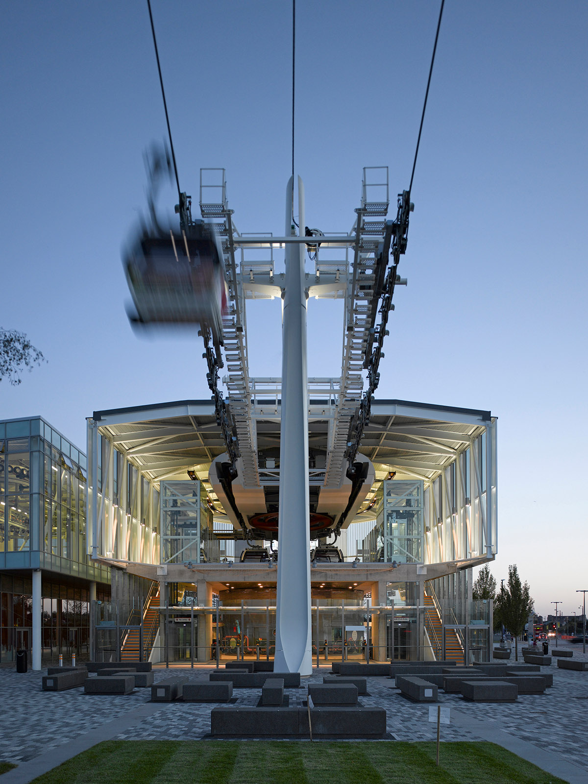 
                    Emirates Air Line Cable Car
                -5