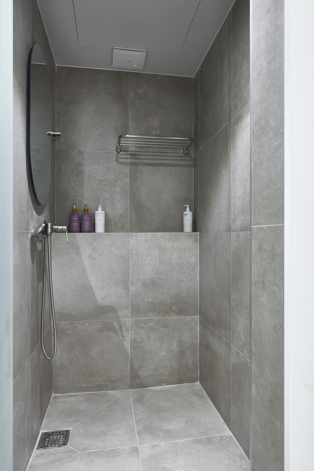 白色与木质，打造宁静的 34 平米瑜伽空间-22